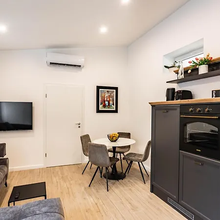 Luxury Center House Split