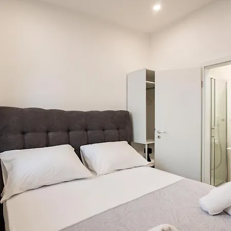 Apartment Luxury Center House Split