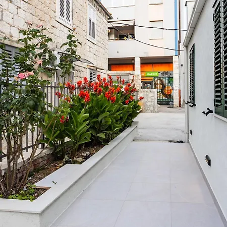 Apartment Luxury Center House *