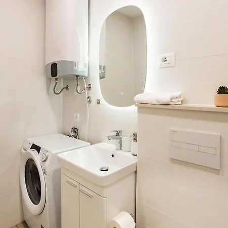 Luxury Center House Split