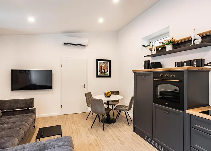 Luxury Center House Split