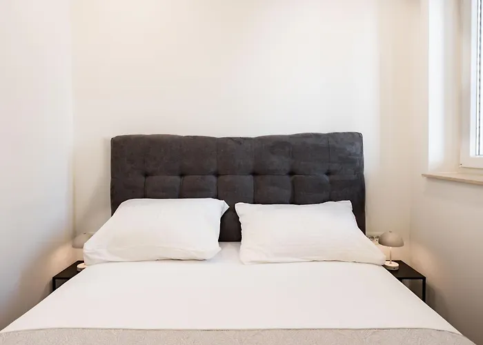 Luxury Center House Split
